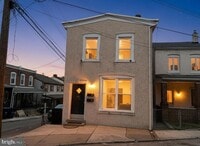 Building Photo - 731 E 4th St