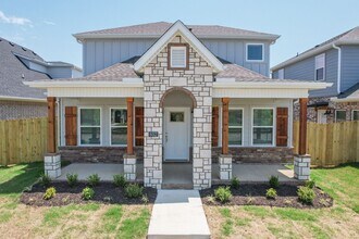 Building Photo - 4 bedroom 3.5 bath home!