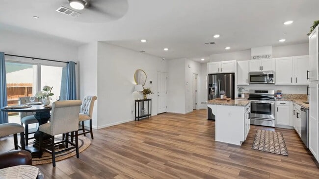 Building Photo - Beautifully Maintained 3-Bedroom Home w/So...