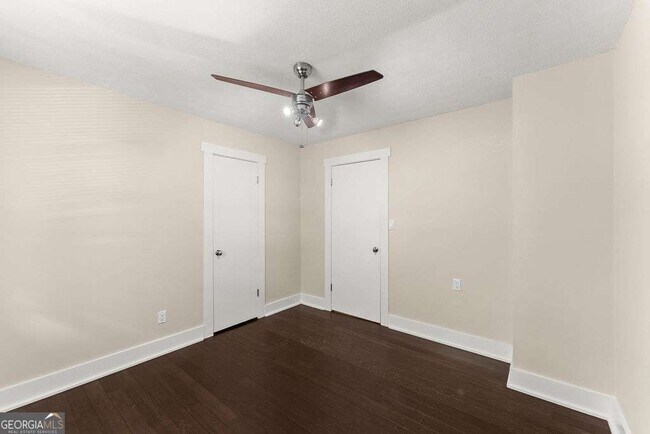 Building Photo - 4035 Thames Dr