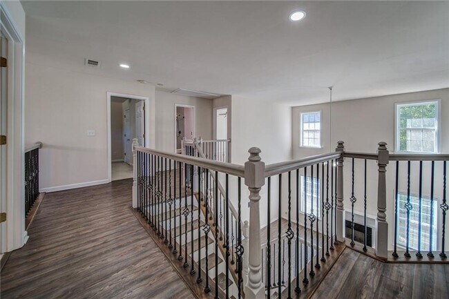 Building Photo - 853 Van Briggle Path NE