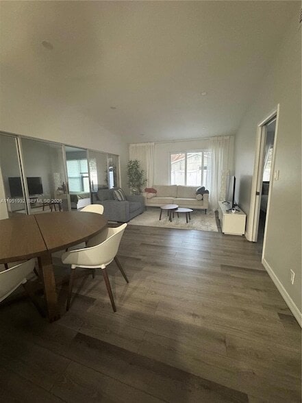 Building Photo - 5482 Lakewood Cir S