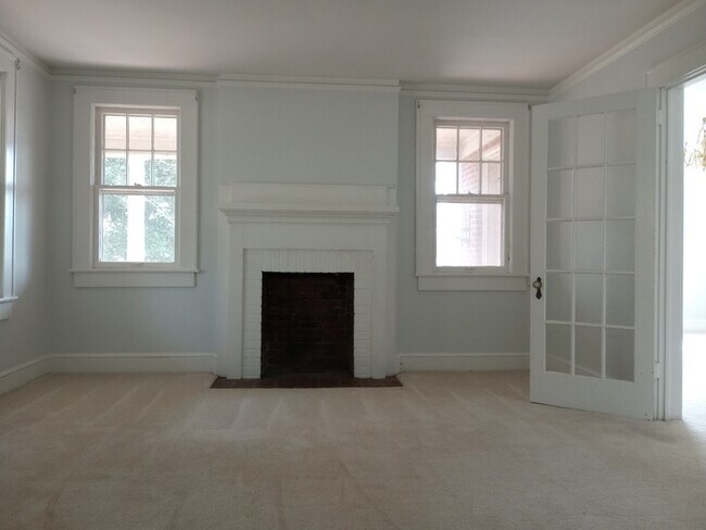 Building Photo - 221 Old Cedar Rock Rd