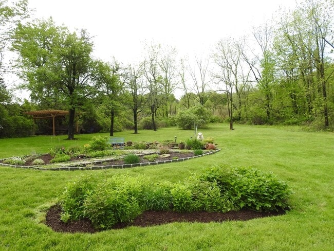 Building Photo - 23 Hardscrabble Rd