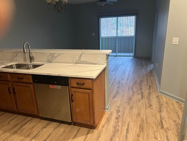 Building Photo - 4104 Pinehurst Cir