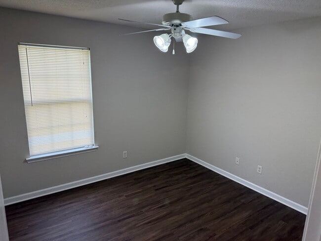 Building Photo - 302 Windrdige Drive