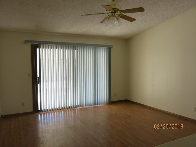 Building Photo - 4 bed, 2 bath, 2 car garage . Boulder City RV parking
