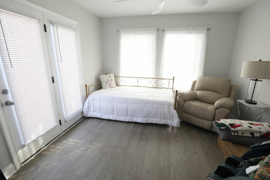 Building Photo - 1701 Tuxedo Junction Rd