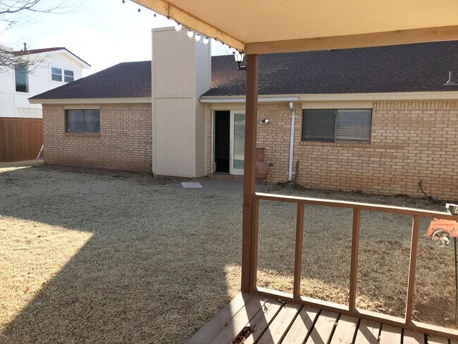 Building Photo - 3/2/2 Available May 2026