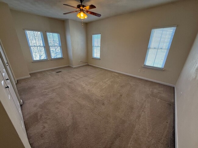 Building Photo - Well-maintained and spacious 3-bedroom Home "ASK ABOUT OUR ZERO DEPOSIT"