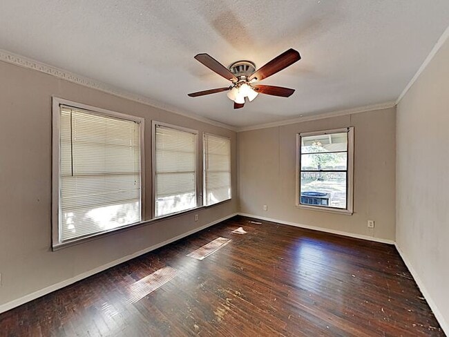 Building Photo - No Application Fee* Plus $250 Off First 2 ...