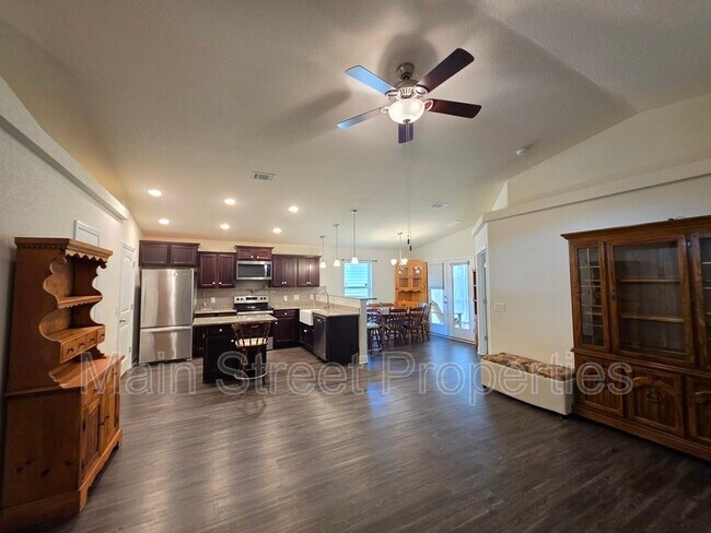 Building Photo - 5165 Peach Dr