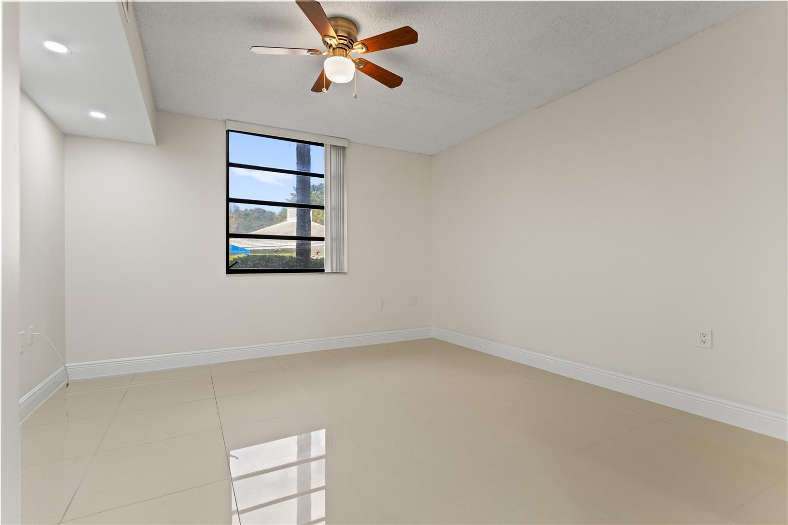 Building Photo - 1719 Whitehall Dr