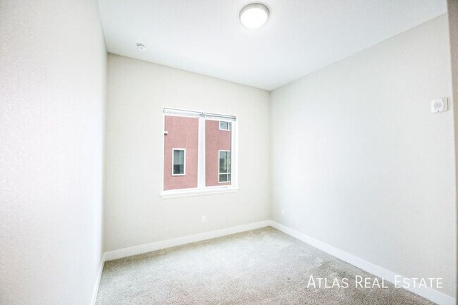Building Photo - 2905 W 25th Ave