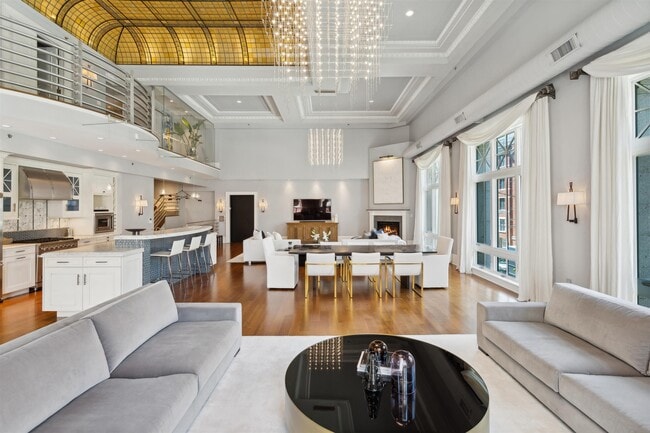 Building Photo - 313 1st St