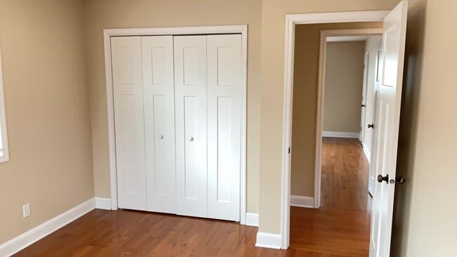 Building Photo - Single Family Home in St Paul with Garage!!