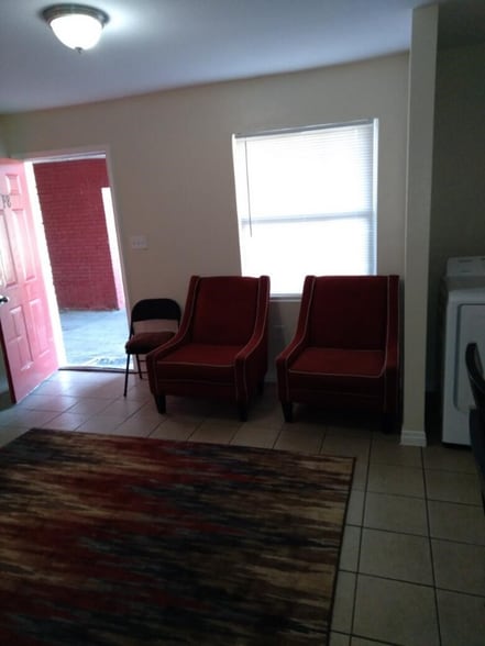 Building Photo - 3300 Garden Oaks Dr