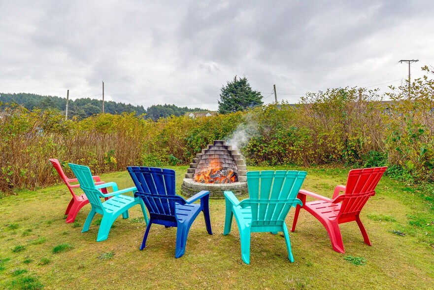 Building Photo - 4880 Railroad Ave