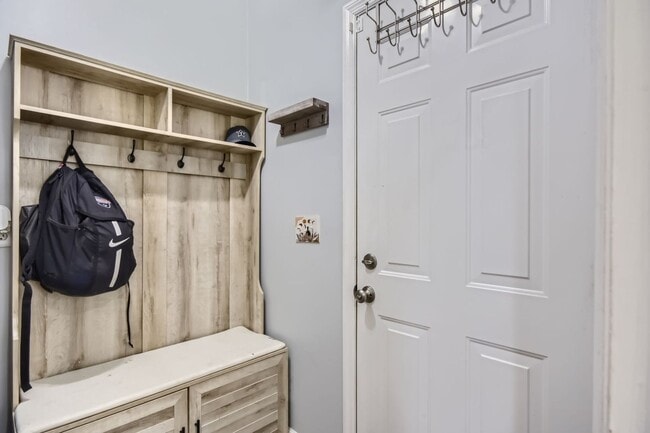 Building Photo - Welcome to this stunning, complete updated, 4-bedroom, 3.5-bath home