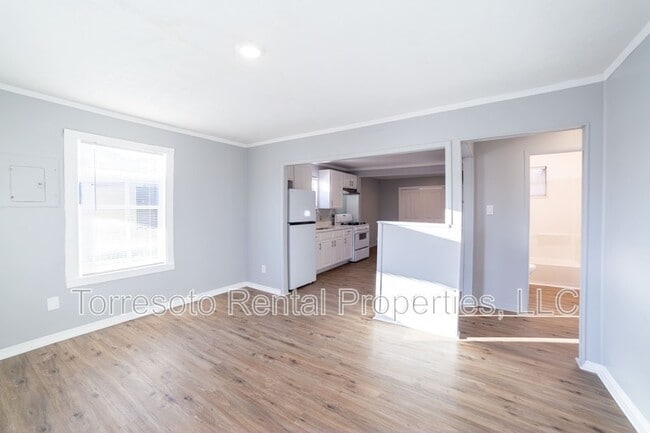 Building Photo - 2731 Menchaca St