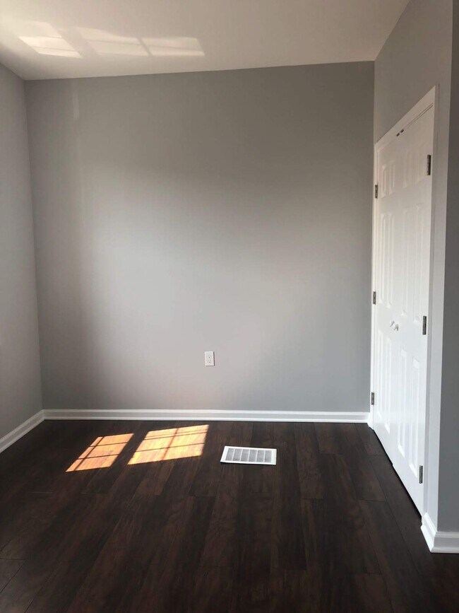 Building Photo - 2413 S Rosewood St