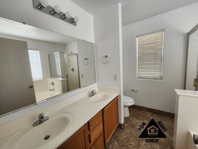 Building Photo - 15116 W Fillmore St