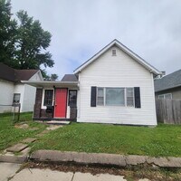 Building Photo - Southwest Indy 3BR/2BA House near Zoo! Massive Garage!