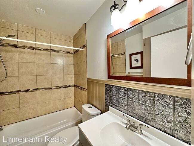 Building Photo - 3 br, 1.5 bath House - 707 S. 13th St