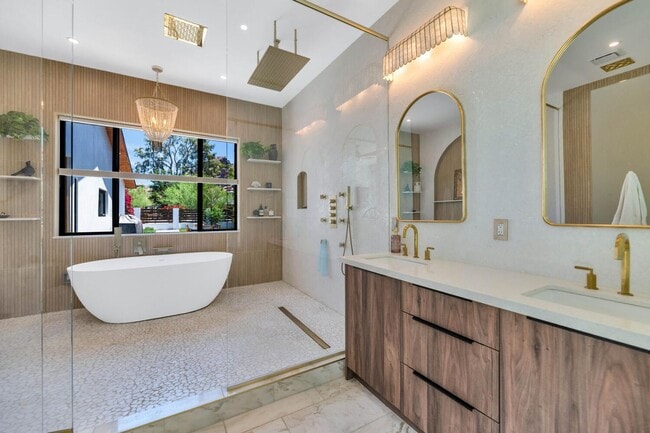 Building Photo - 5812 N 44th Pl