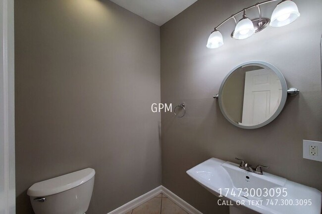 Building Photo - MOVE-IN SPECIAL! - LUXURY TOWNHOME IN NOHO!