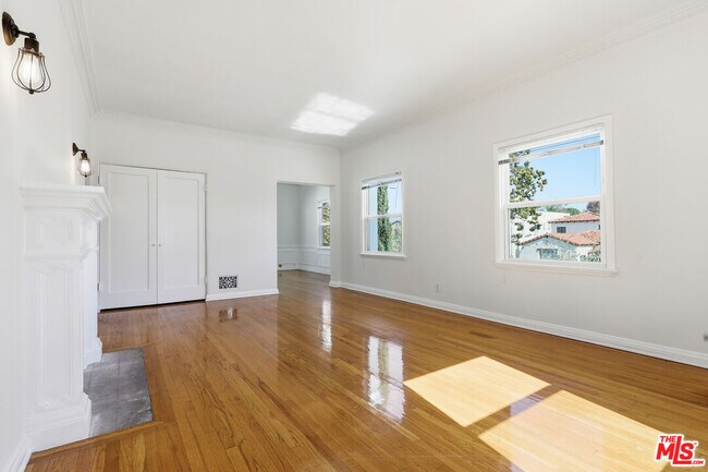 Building Photo - 111 N Harper Ave