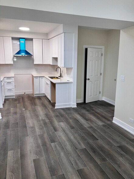 Building Photo - 6634 S Minerva Ave