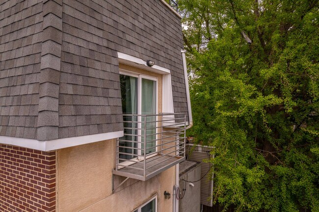 Building Photo - 2001 N Cleveland St