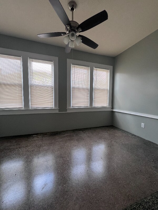 Building Photo - 405 Moore St