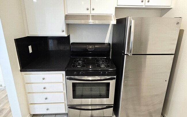 Building Photo - Beautiful 2 Bedrooms, 1 Bath Condo in Grea...