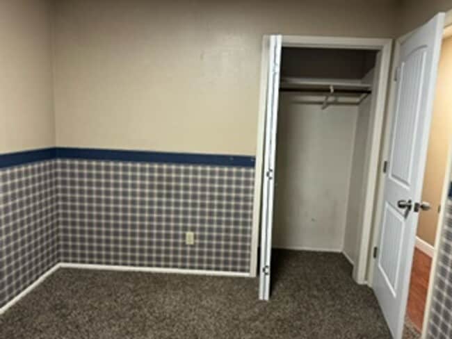 Building Photo - Spacious home