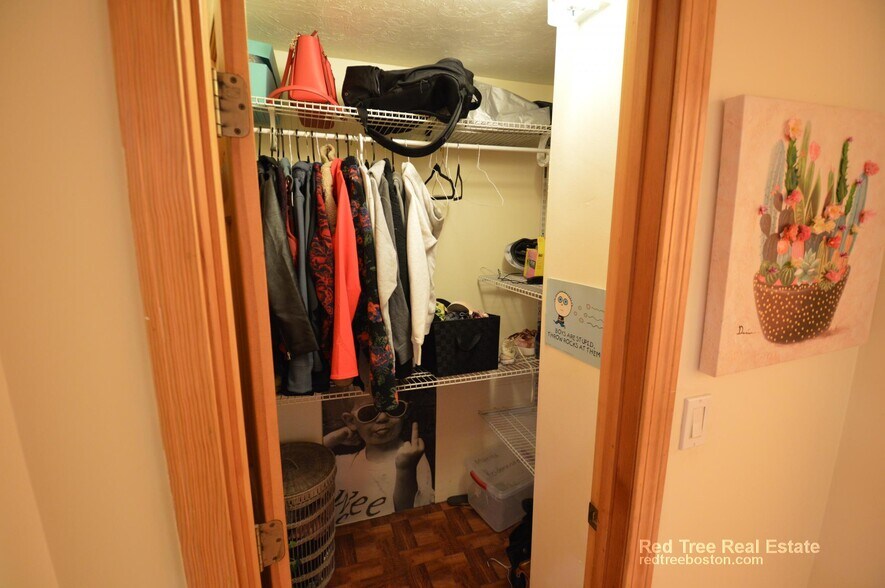 Building Photo - 94 Pleasant St