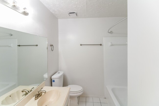 Building Photo - 3819 Old Post Rd