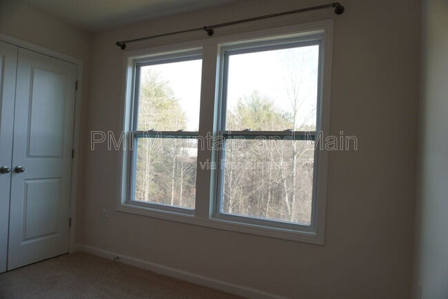 Building Photo - 210 Creekview Rd