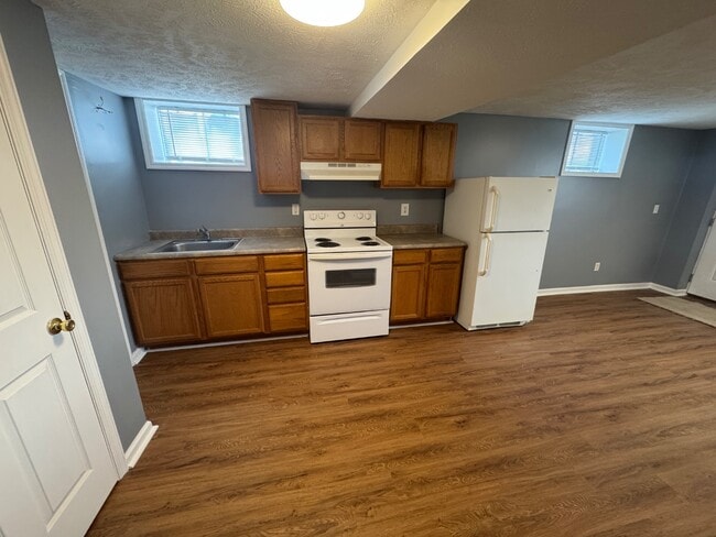 Building Photo - 1005 W 1st N St