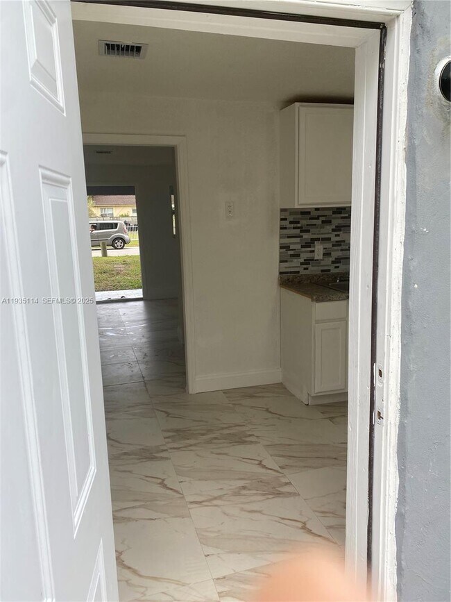 Building Photo - 2122 NW 5th St