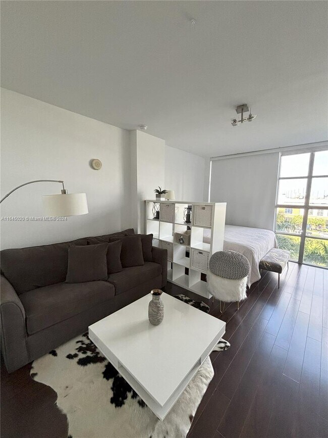 Building Photo - 3451 NE 1st Ave