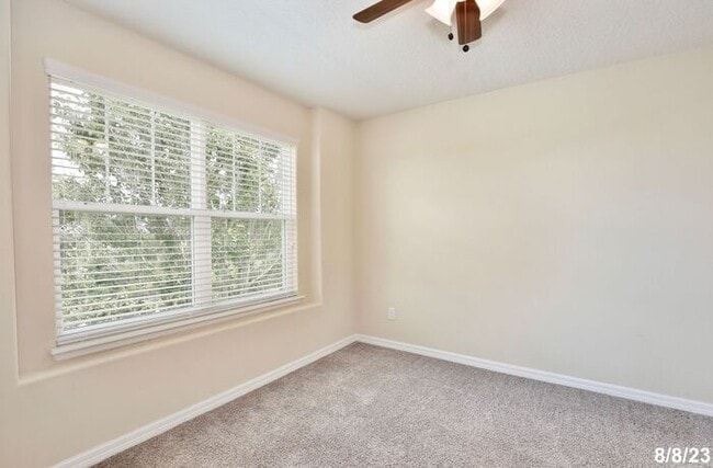 Building Photo - Beautifully Appointment 3/2.5 Modern Townh...