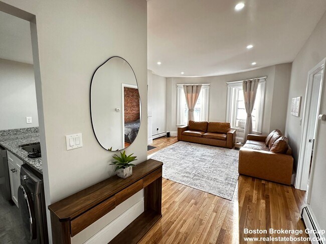 Building Photo - Amazing one bed in the South End... DON'T MISS OUT!!!