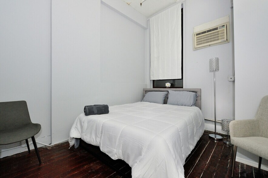 Building Photo - 275 Greenwich St