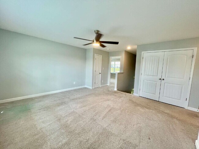Building Photo - Spacious 4 Bedroom, 2 And A Half Bath Nest...