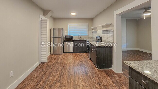 Building Photo - Cute little 2 BR / 1 BA up for lease!