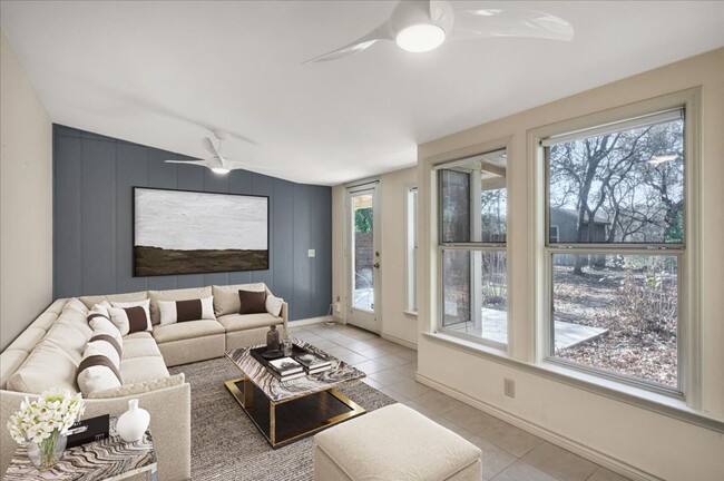 Building Photo - 605 Kingfisher Creek Dr - Nature lovers pa...