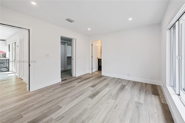 Building Photo - 2721 SW 29th Ct