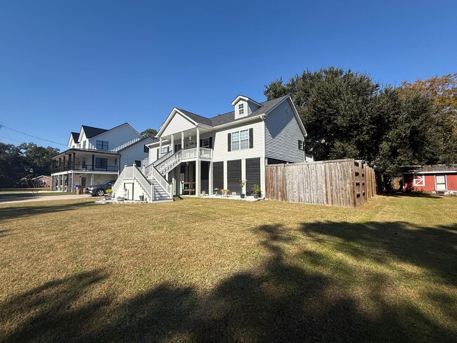 Building Photo - 3 Bedroom 2 Bath House in Lighthouse Point - James Island Charleston